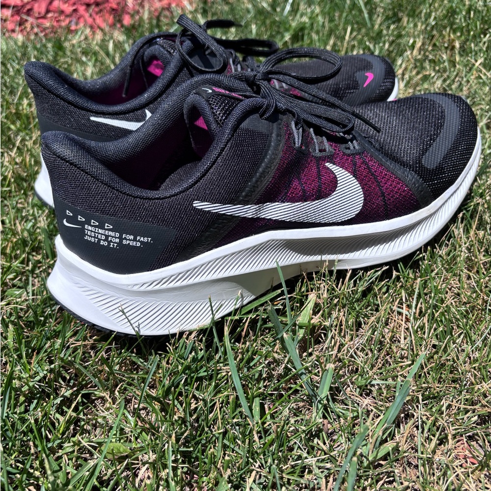 Nike Women’s Black & Pink Running Shoes